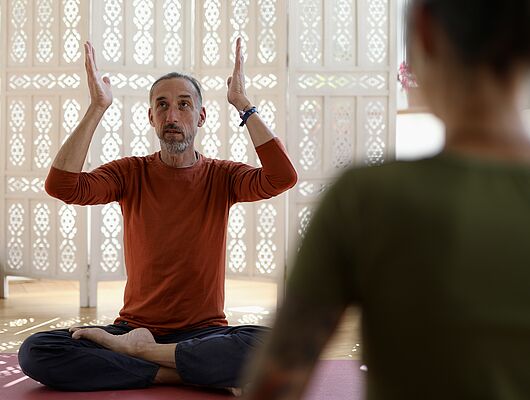 Bildungsurlaub - Yoga, Entspannung und Ernährungstipps für mehr Resilienz und Gesundheit im Berufsalltag Bildungsurlaub - Yoga, Entspannung und Ernährungstipps für mehr Resilienz und Gesundheit im Berufsalltag